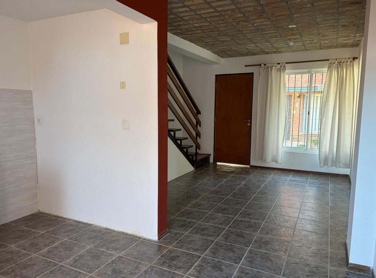 Foto de VENTA CASA DUPLEX 2 DORMITORIOS LEZICA, imagen 4