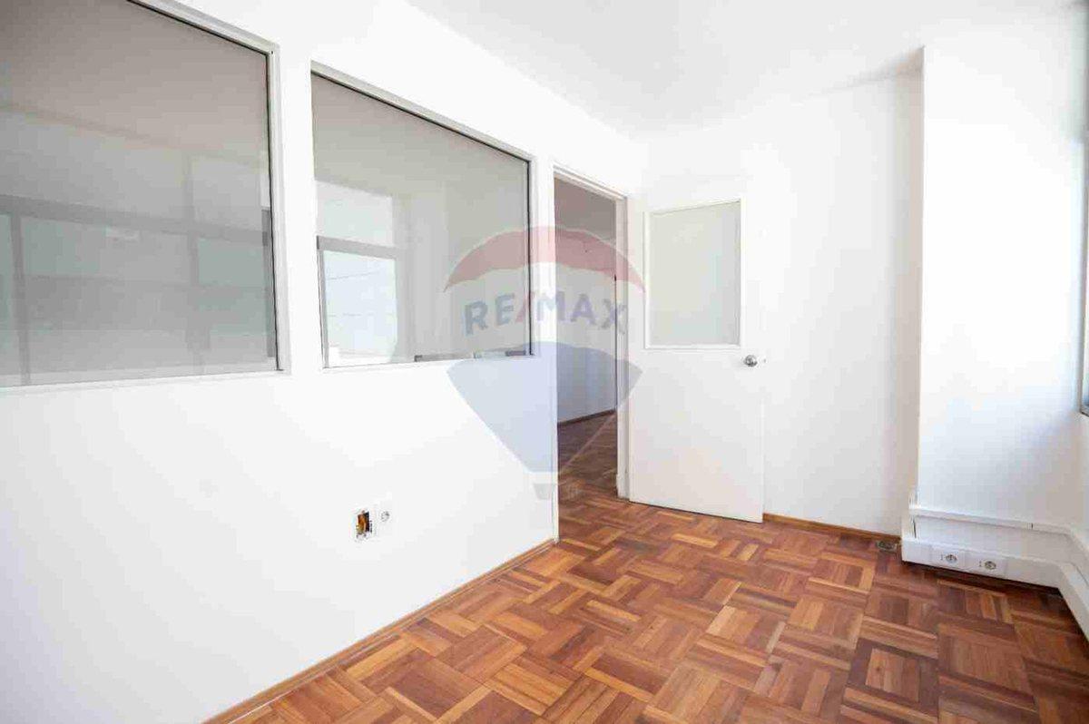 Foto de VENTA AMPLIA OFICINA EN CORDON CON BUENA RENTA, imagen 5