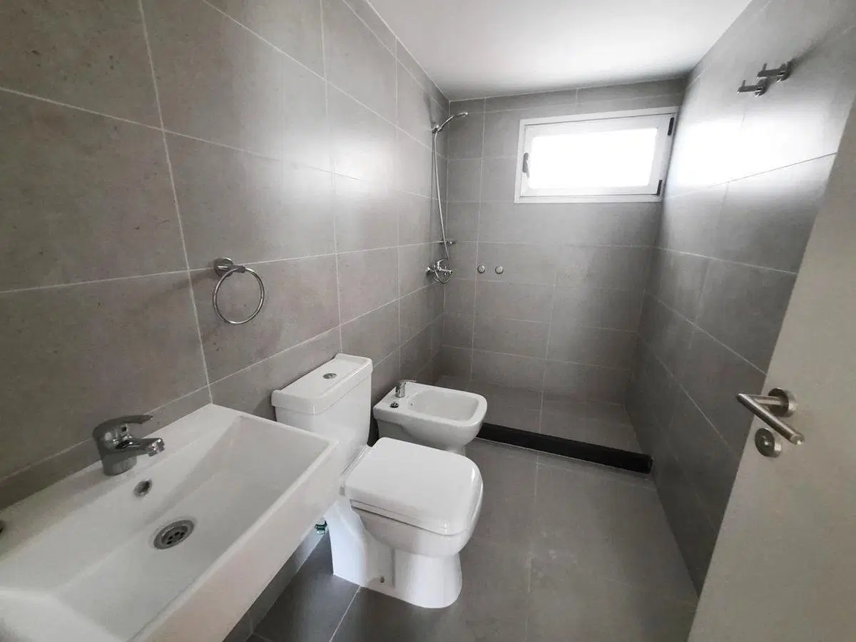 VENTA APARTAMENTO 2 DORM GARAGE CENTRO CON RENTA 4