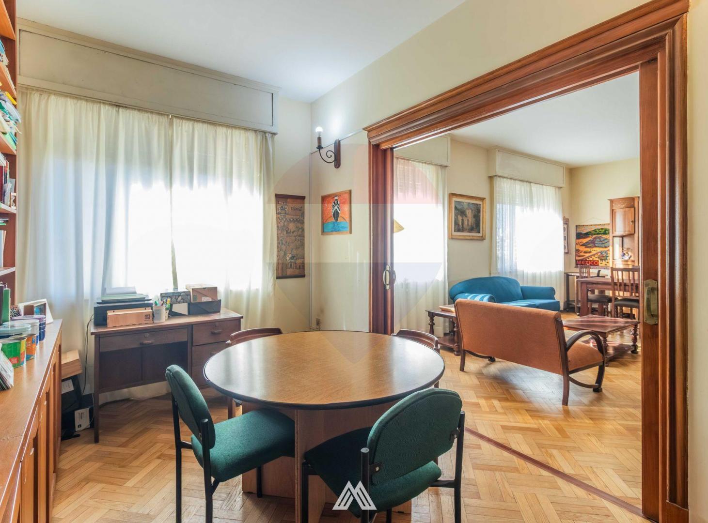 Foto de VENTA APARTAMENTO, 5 DORMITORIOS SOBRE BULEVAR, imagen 3