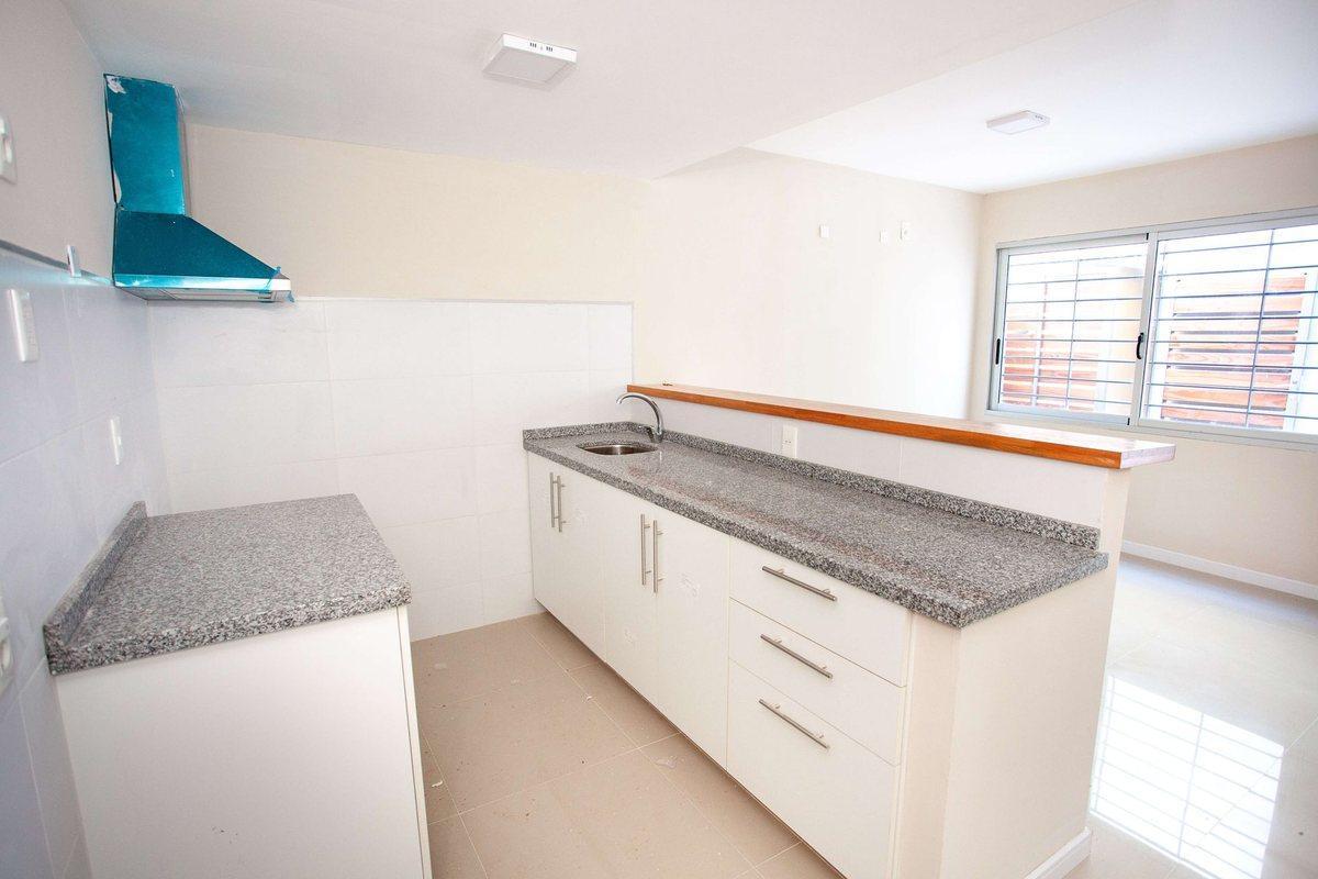 Foto de VENTA DUPLEX 2 DORM PATIO EXCLUSIVO TRES CRUCES, imagen 4