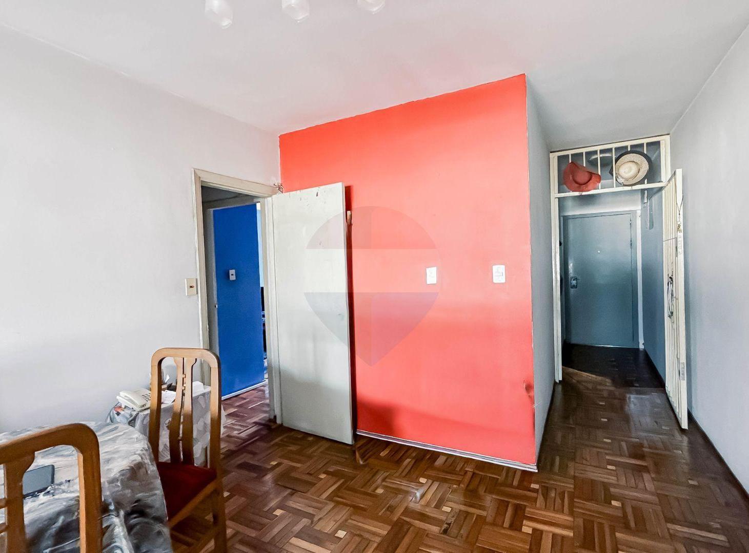 Foto de VENTA APTO CORDON 2 DORM Y COCHERA, imagen 2