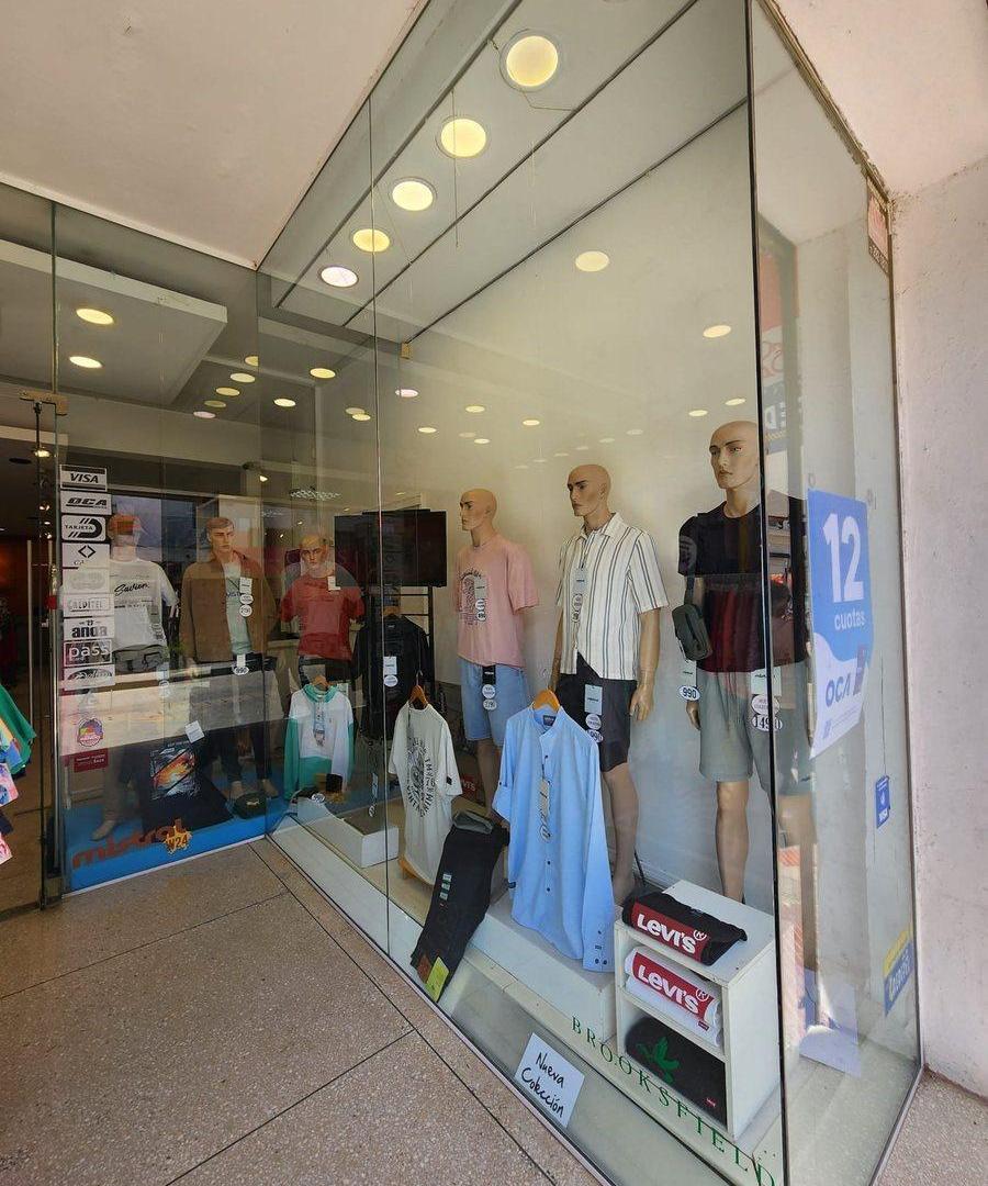 Foto de Alquiler local comercial calle principal de Pando, imagen 1