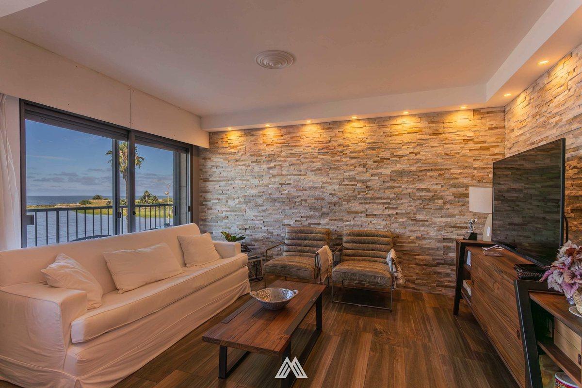 Foto de VENTA PISO 3 DORM Y SERVICIO FRENTE AL MAR POCITOS, imagen 4