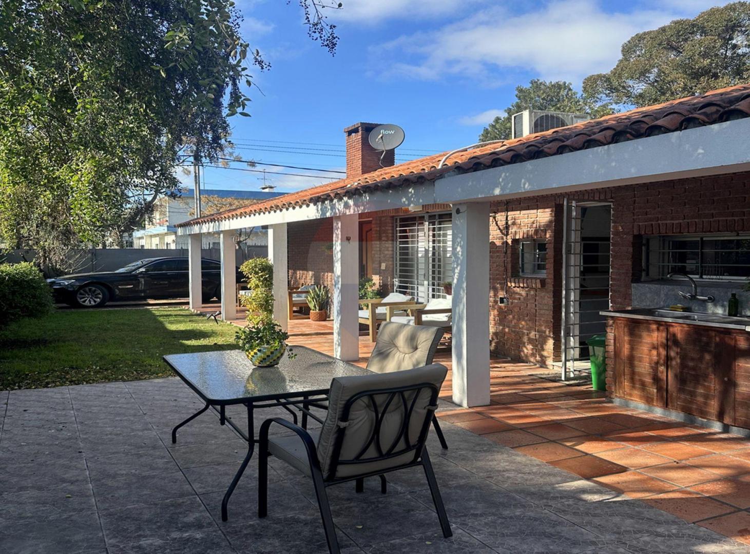 Foto de VENTA CASA 3 DORMITORIOS, 1562m2, EN COLON, imagen 1