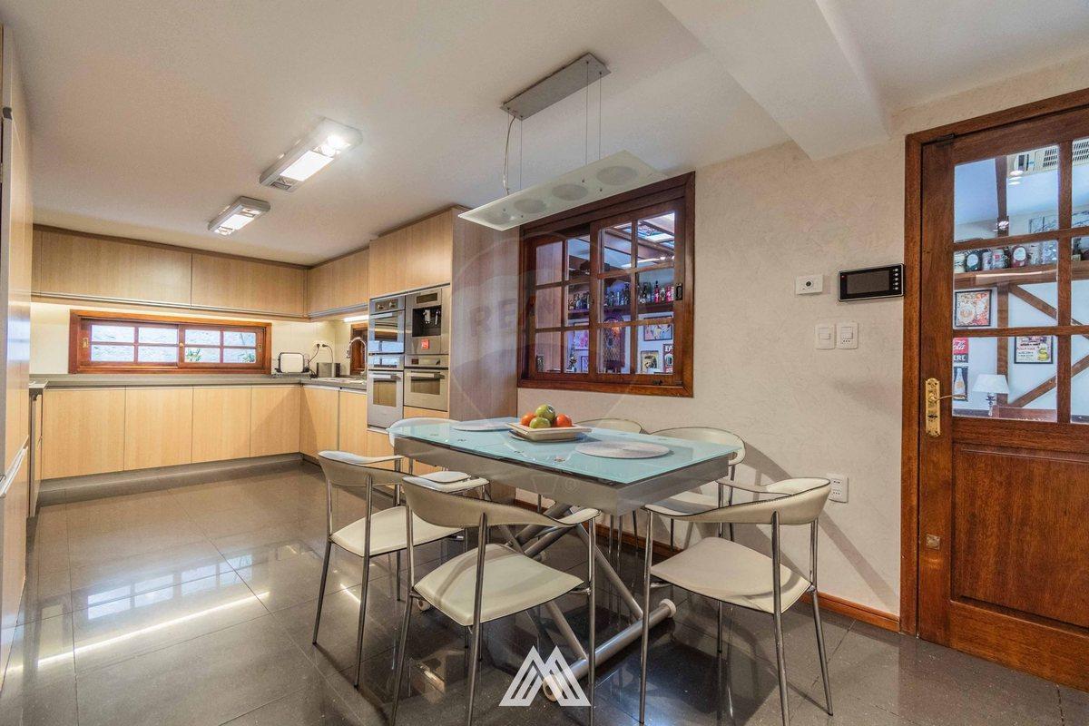 Foto de VENTA CASA CARRASCO SUR 4 DORM PISCINA PROX RBLA, imagen 2