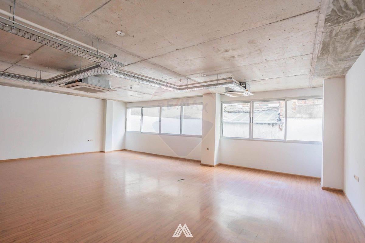 Foto de VENTA OFICINA GARAJE RENTA FINANCIADA CIUDAD VIEJA, imagen 2