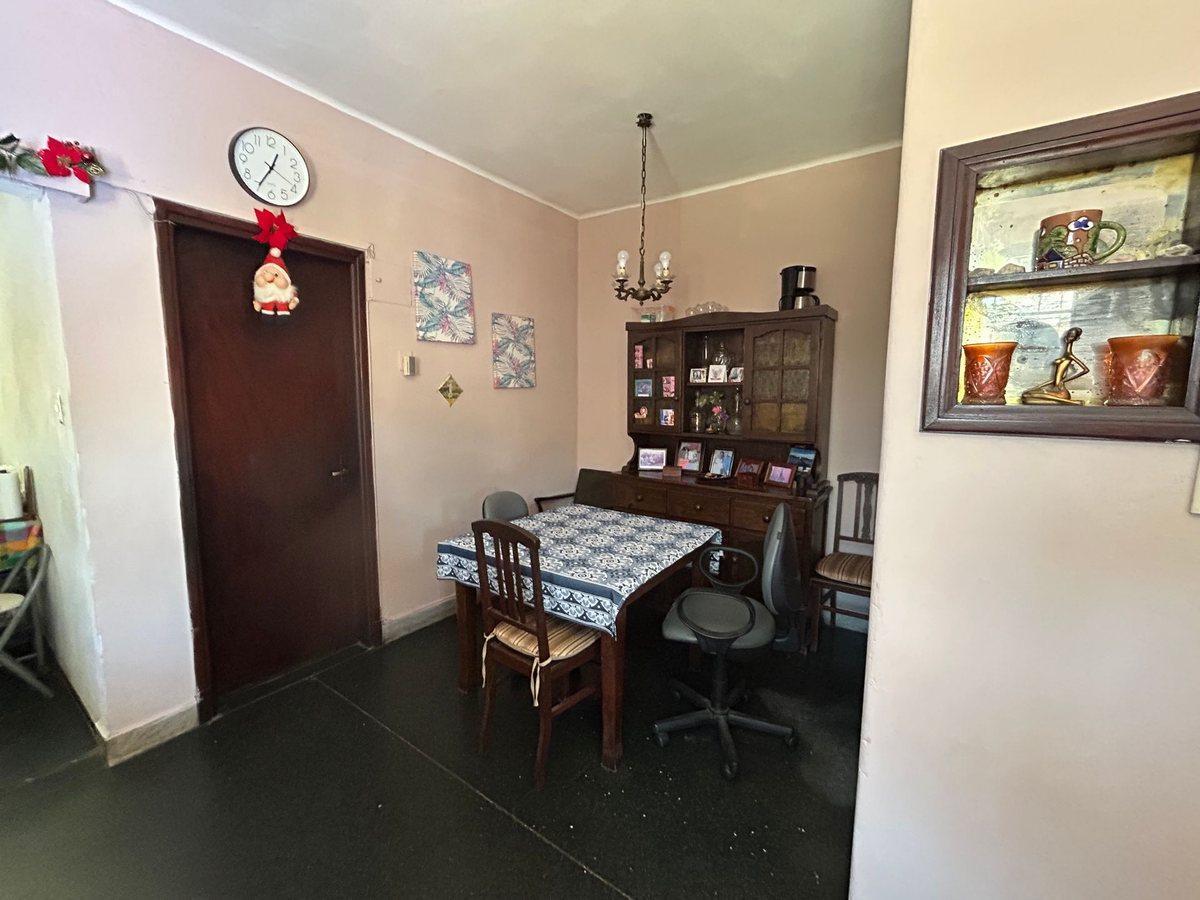 Foto de VENTA DE 2 CASAS CON GARAGE EN REDUCTO, imagen 3