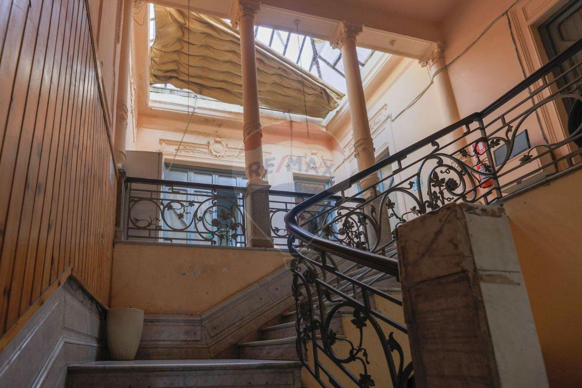 Foto de VENTA CENTRO EDIF CON LOCALES CON RENTA 10% ANUAL, imagen 1