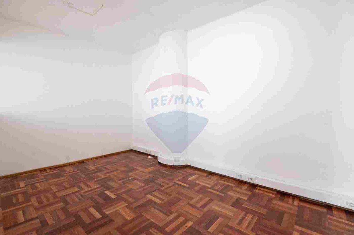 Foto de VENTA AMPLIA OFICINA EN CORDON CON BUENA RENTA, imagen 1