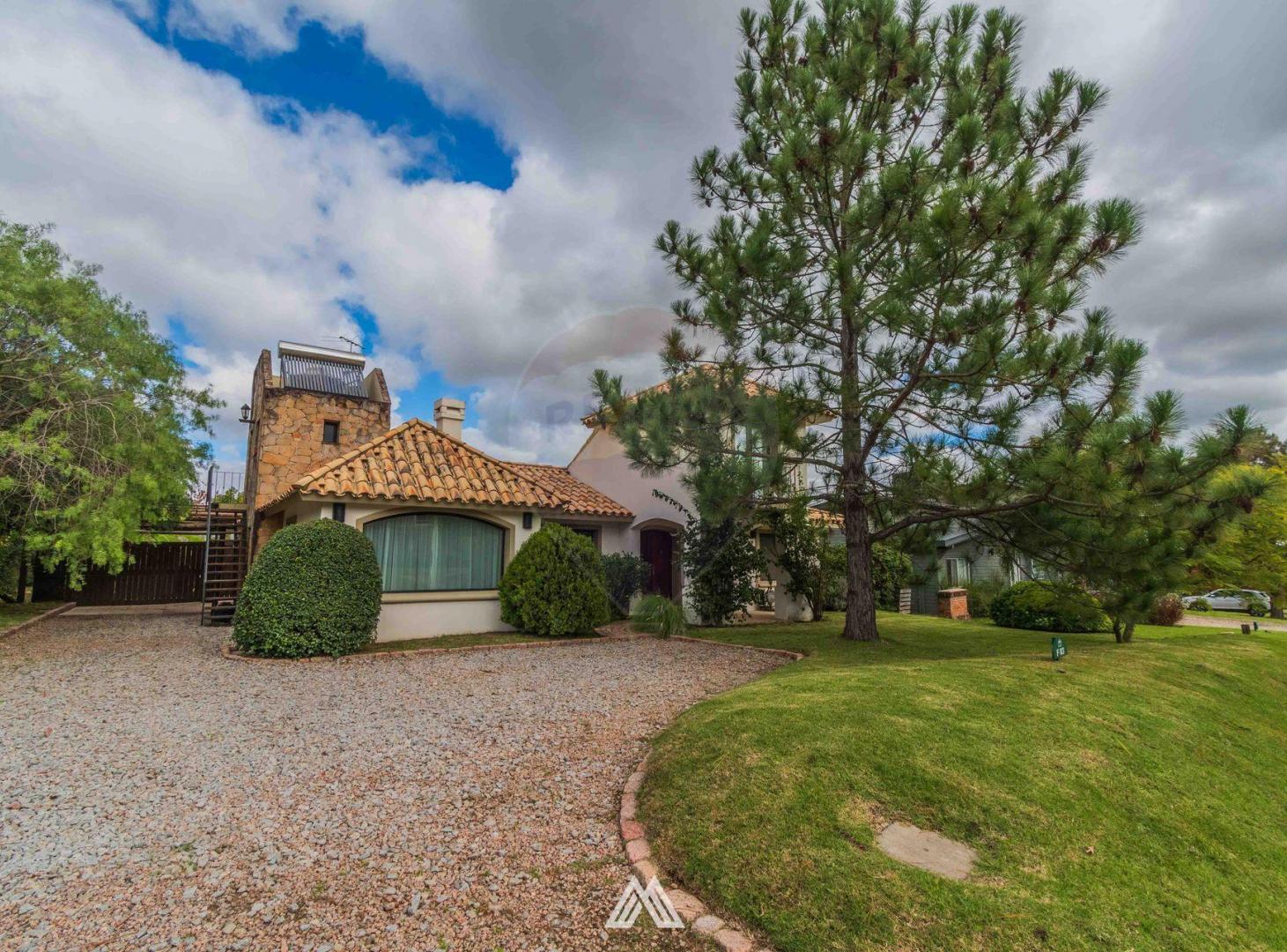 Foto de VENTA CASA EN ALTOS DE LA TAHONA CON RENTA 3 DORM, imagen 1