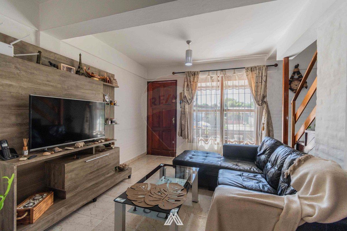Foto de Venta casa dos dormitorios y cochera Nuevo París, imagen 2