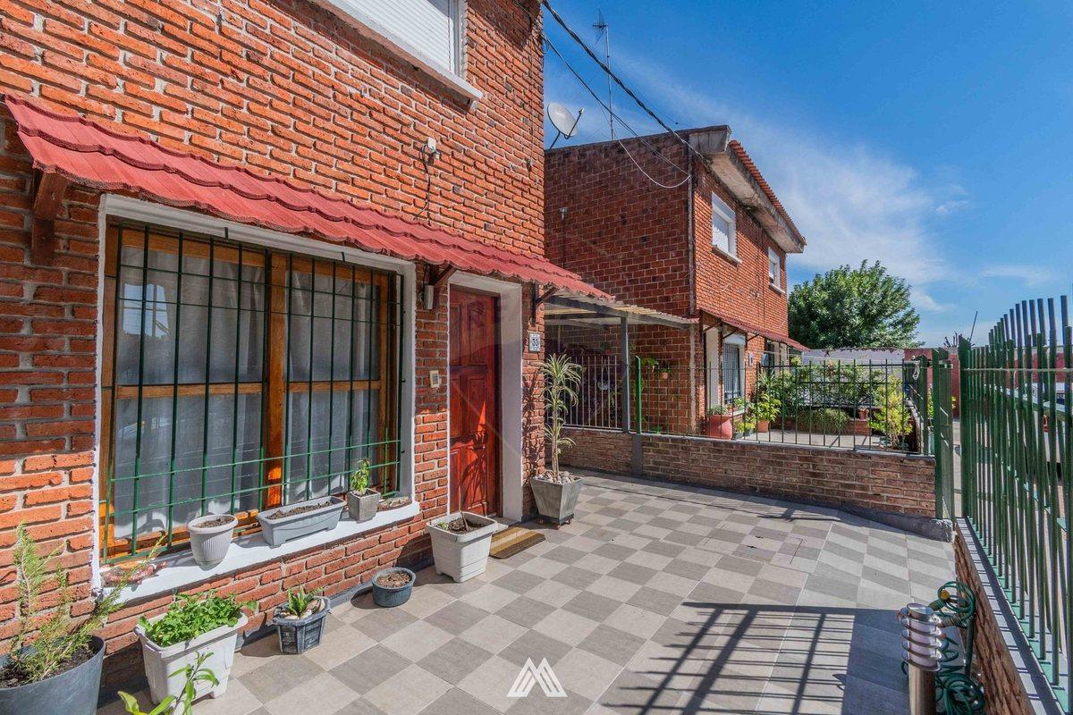 Foto de Venta casa dos dormitorios y cochera Nuevo París, imagen 1