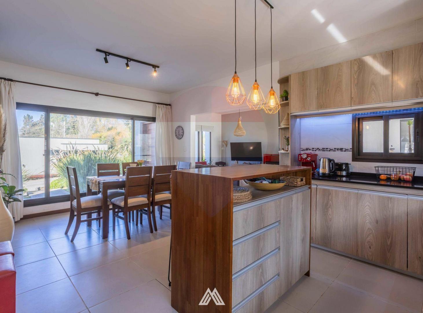 Foto de VENTA CASA LAS HIGUERITAS 4 DORM. 3 BAÑOS BARBACOA, imagen 3