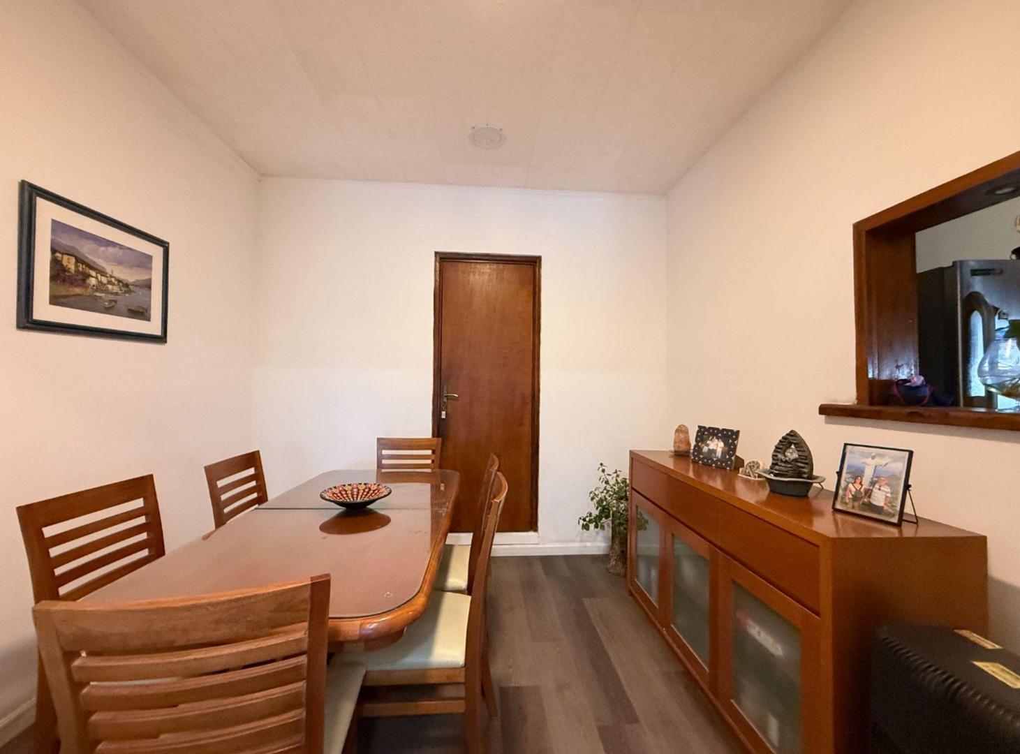 Foto de VENTA CASA 4 DORMITORIOS, PATIO Y GARAGE - CAPURRO, imagen 2