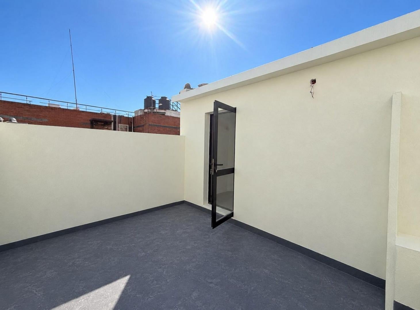 Foto de Venta Parque Rodo casa ph 1 dorm con parrillero, imagen 1
