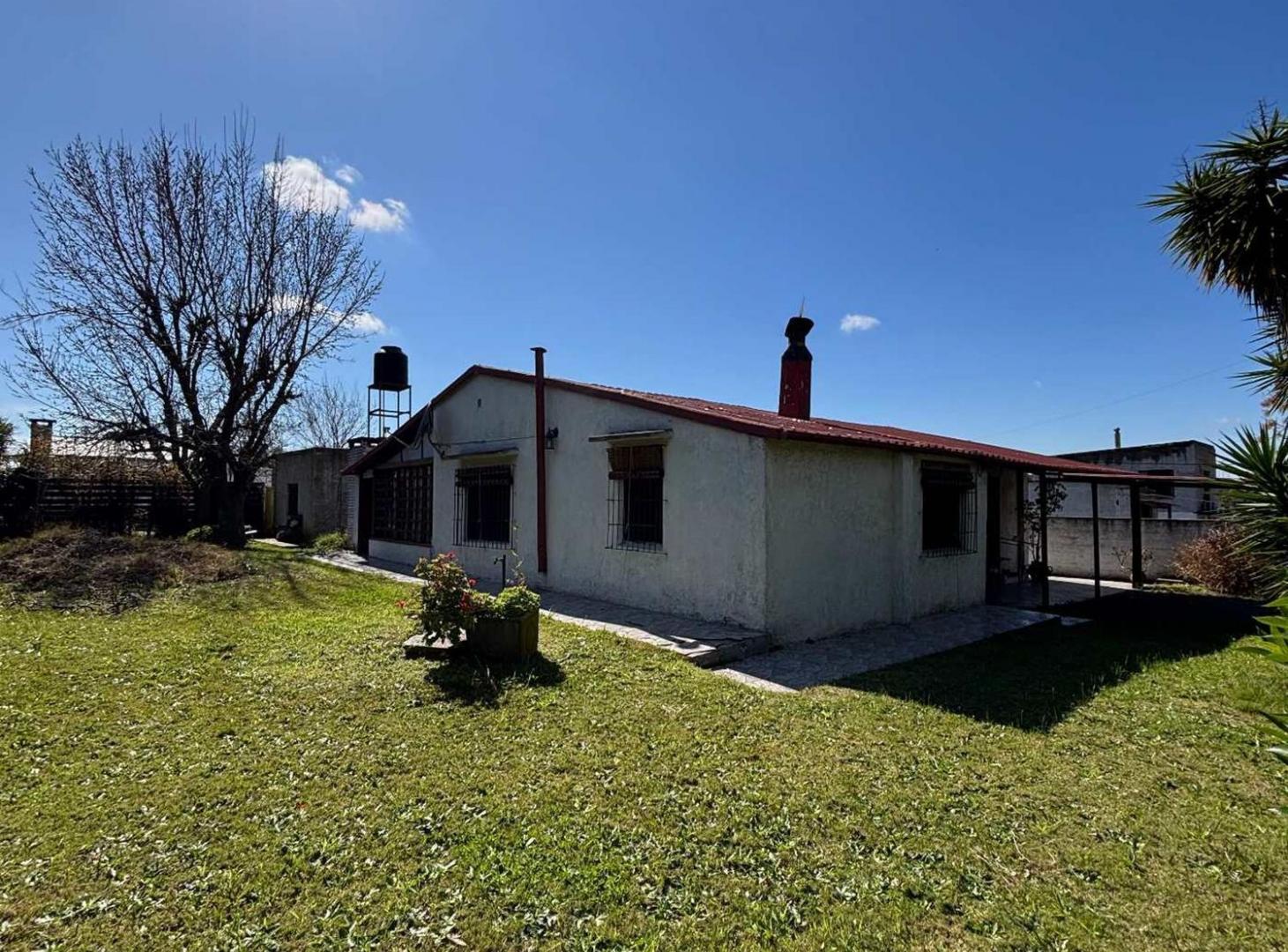 Foto de VENTA CASA LEZICA 2 DORMITORIO MAS MONOAMBIENTE, imagen 2