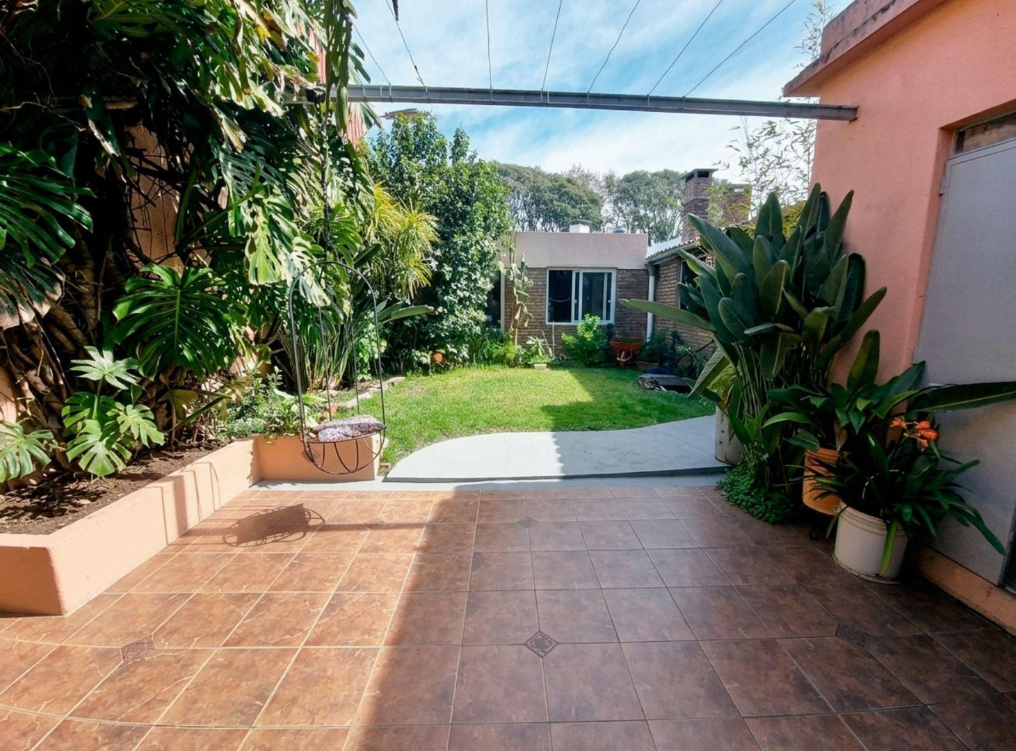 Foto de Venta casa 5 dormitorios garage Brazo Oriental, imagen 1
