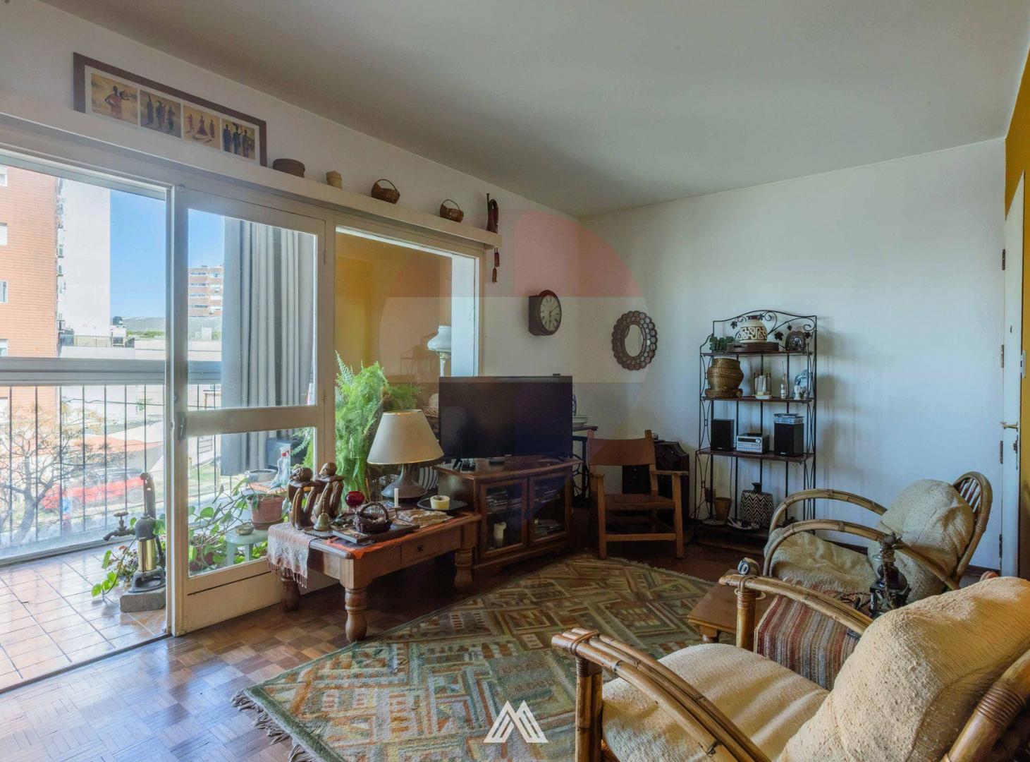 Foto de VENTA apto 2 DORM. + SERV. y GARAJE - Malvin, imagen 1