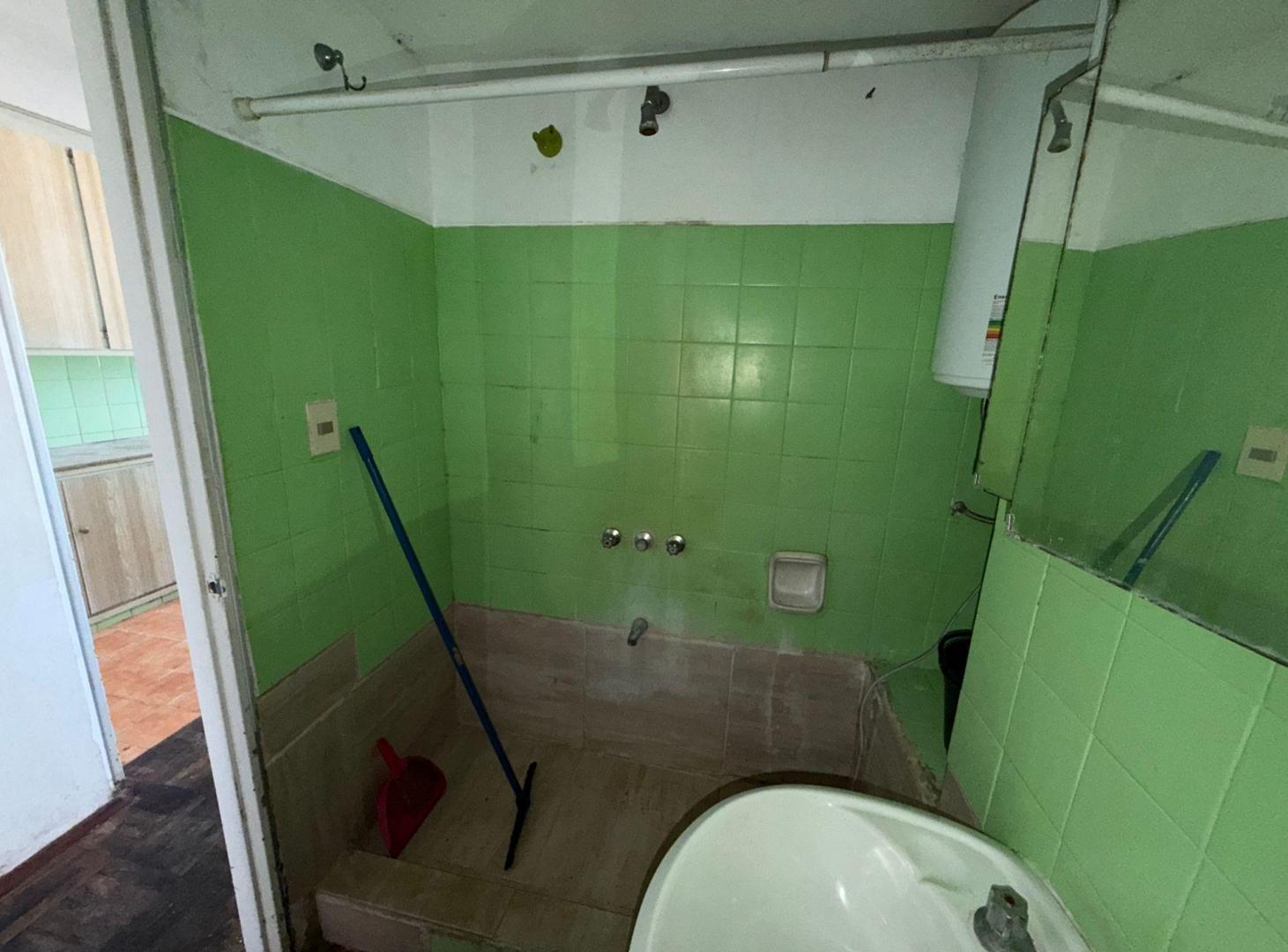 Foto de Venta 2 dorm + cocheras Pocitos a reciclar, imagen 5