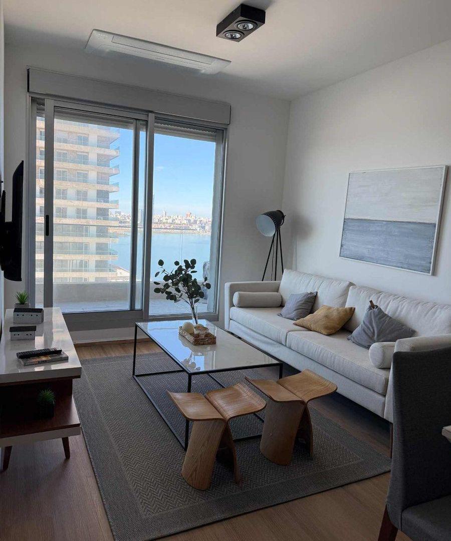 Foto de Venta un dormitorio y garaje Rambla de Montevideo, imagen 1