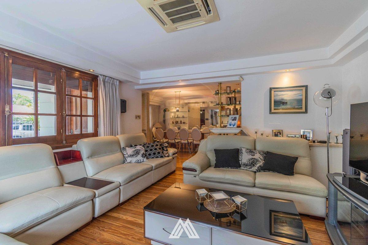 Foto de VENTA CASA CARRASCO SUR 4 DORM PISCINA PROX RBLA, imagen 4