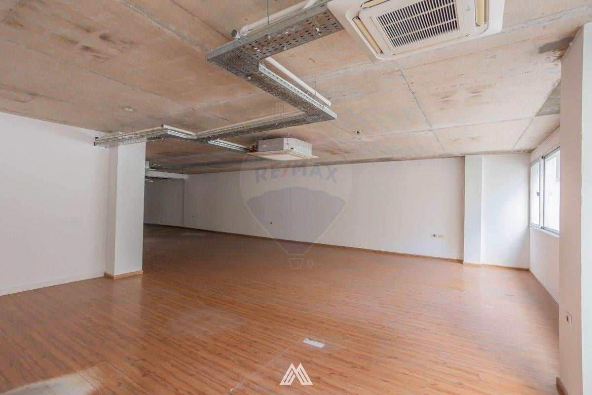 Foto de VENTA OFICINA GARAJE RENTA FINANCIADA CIUDAD VIEJA, imagen 5