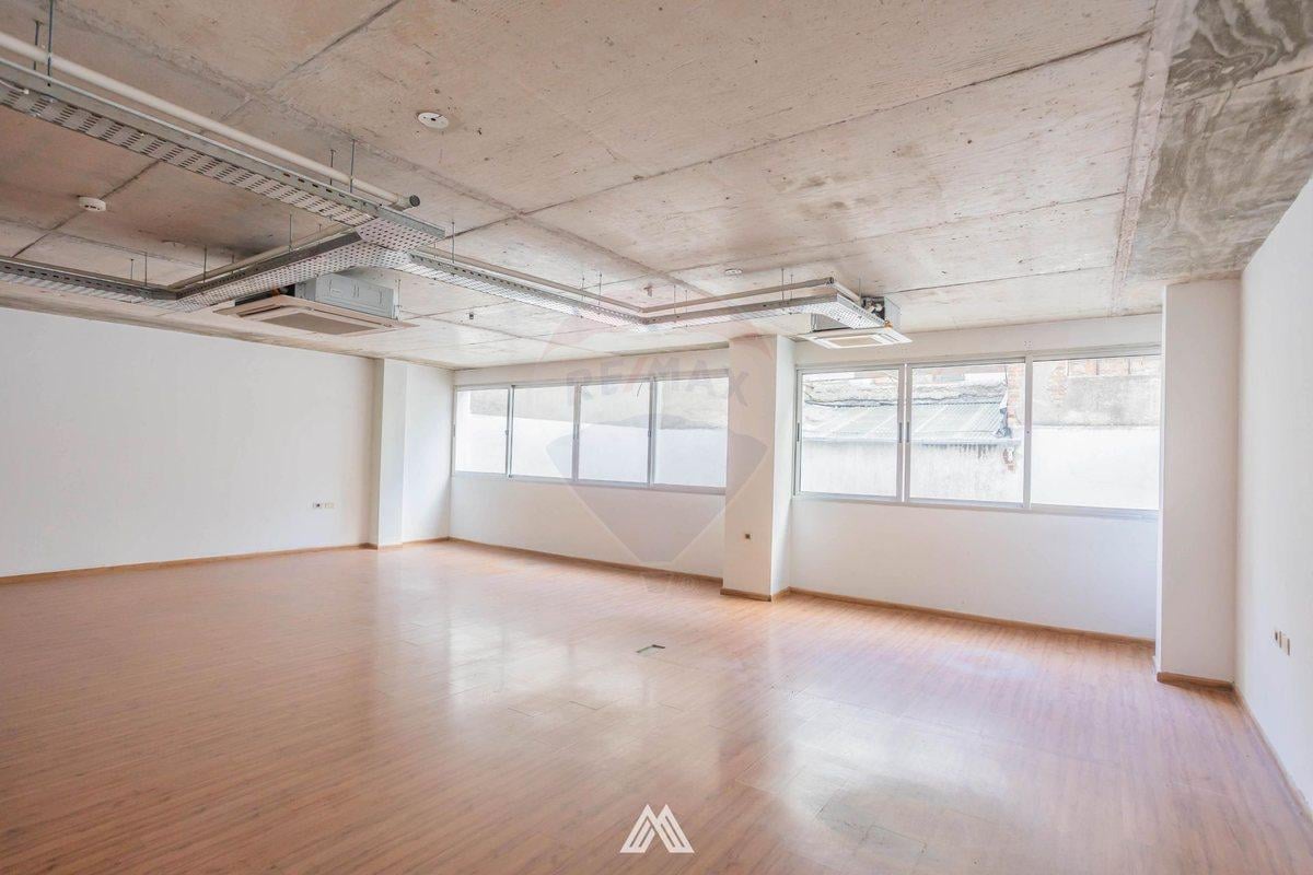 Foto de VENTA OFICINA GARAJE RENTA FINANCIADA CIUDAD VIEJA, imagen 4