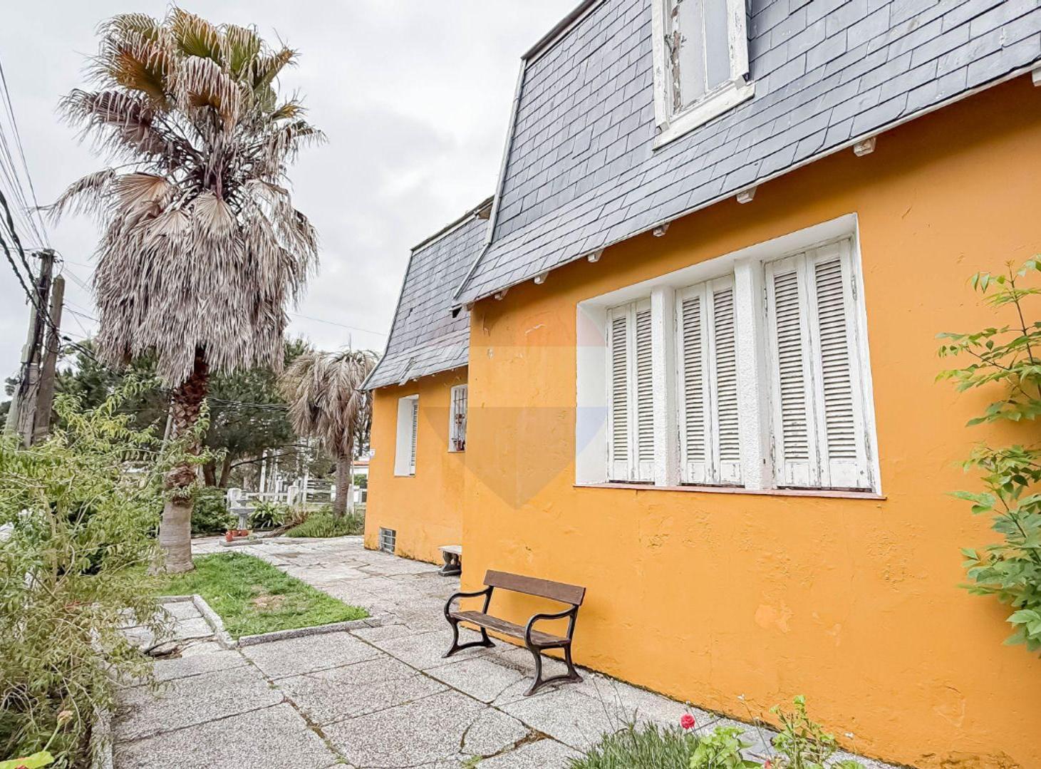 Foto de VENTA HERMOSA CASA 8 DORMITORIOS EN LA FLORESTA, imagen 4