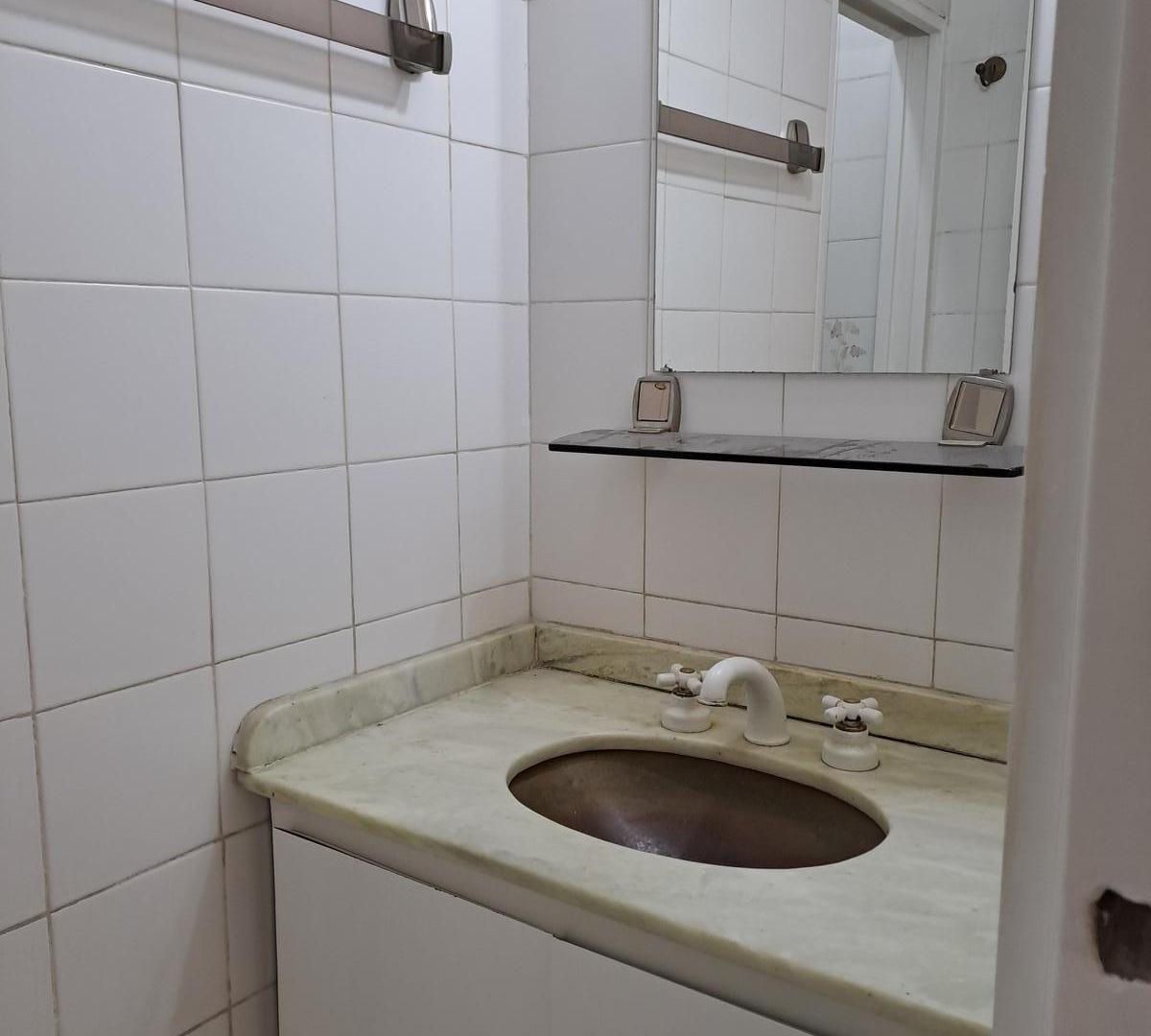 Foto de LUMINOSO Y AMPLIO MONOAMBIENTE COCINA APARTE Y LAVADERO, imagen 4