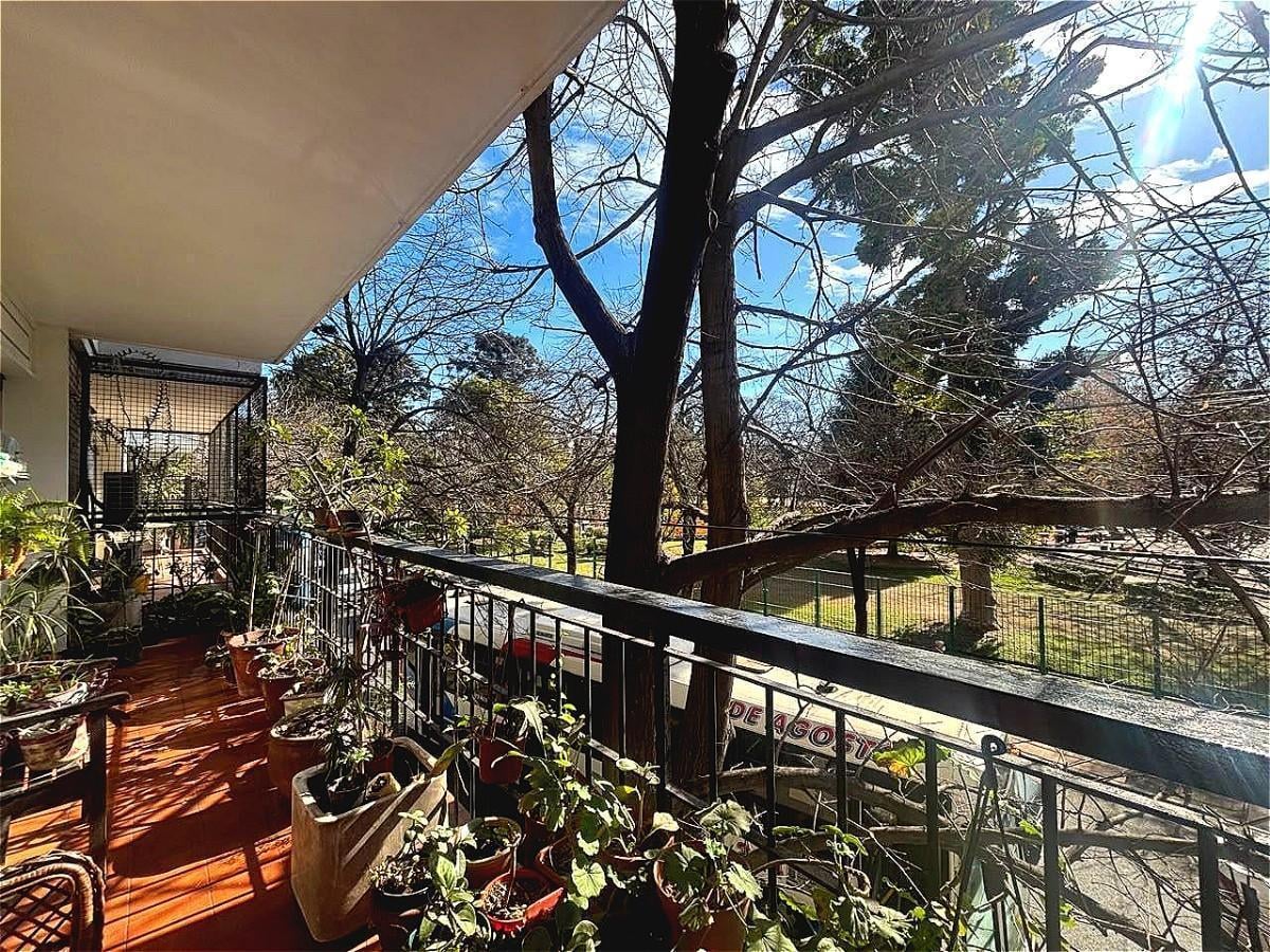 Foto de PISO 4 DORMITORIOS 6 AMBIENTES COCHERA Y PATIO VENTA CABALLITO, imagen 1