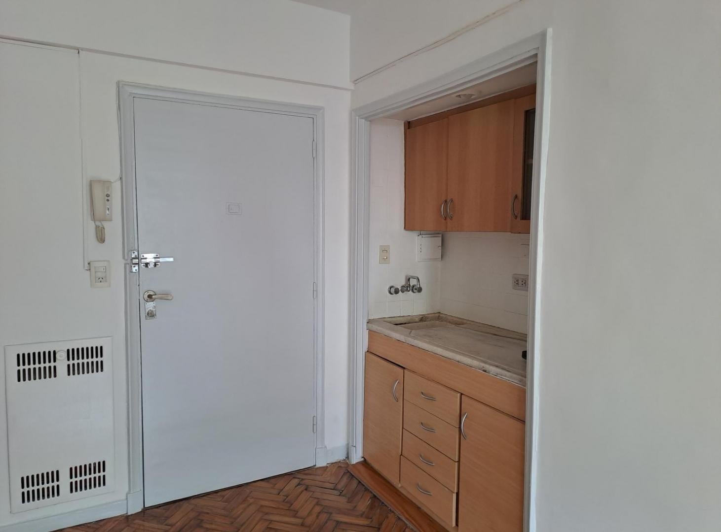 Foto de MONOAMBIENTE AL FRENTE LUMINOSO EN VENTA EN RECOLETA, imagen 3