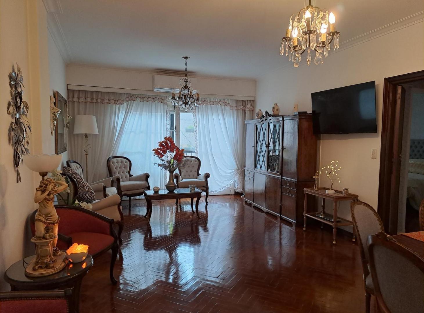 IMPECABLE 3 AMBIENTES CON BALCÓN EN VENTA EN FLORES