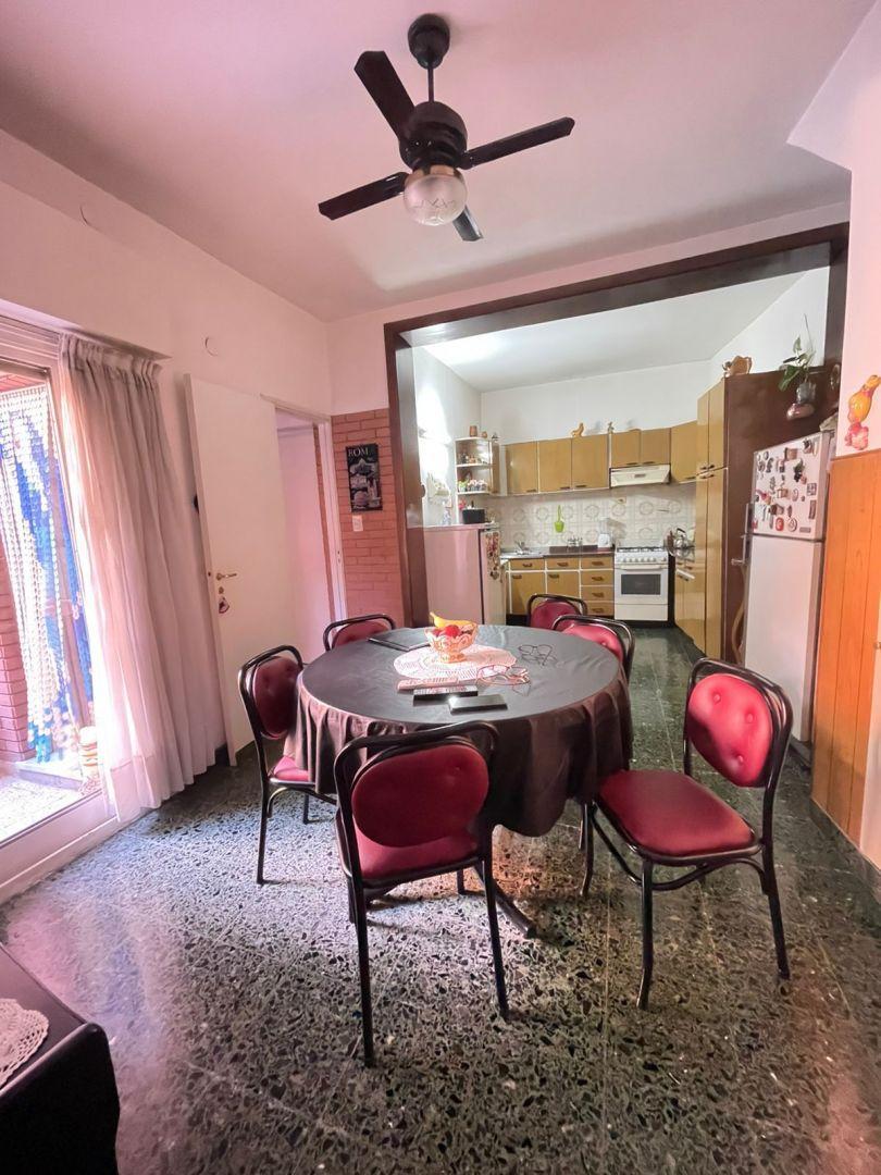 Casa 4 Ambientes + 2 Locales - 300 m² Totales - Oportunidad! 2