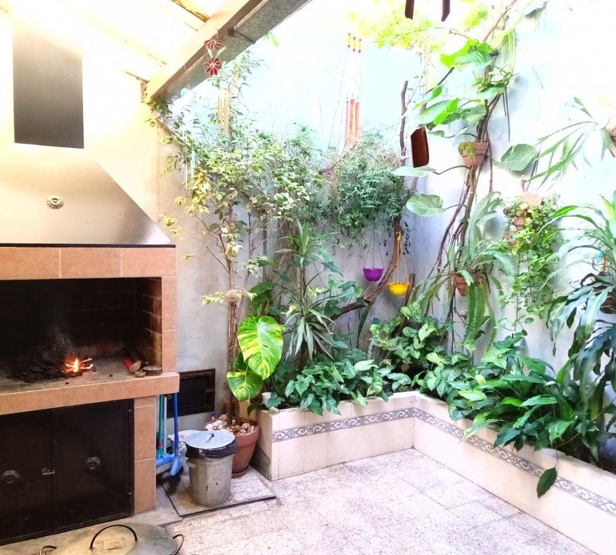 Hermosa Casa 4 Ambientes en Dos Plantas - Reciclada - Tza 1
