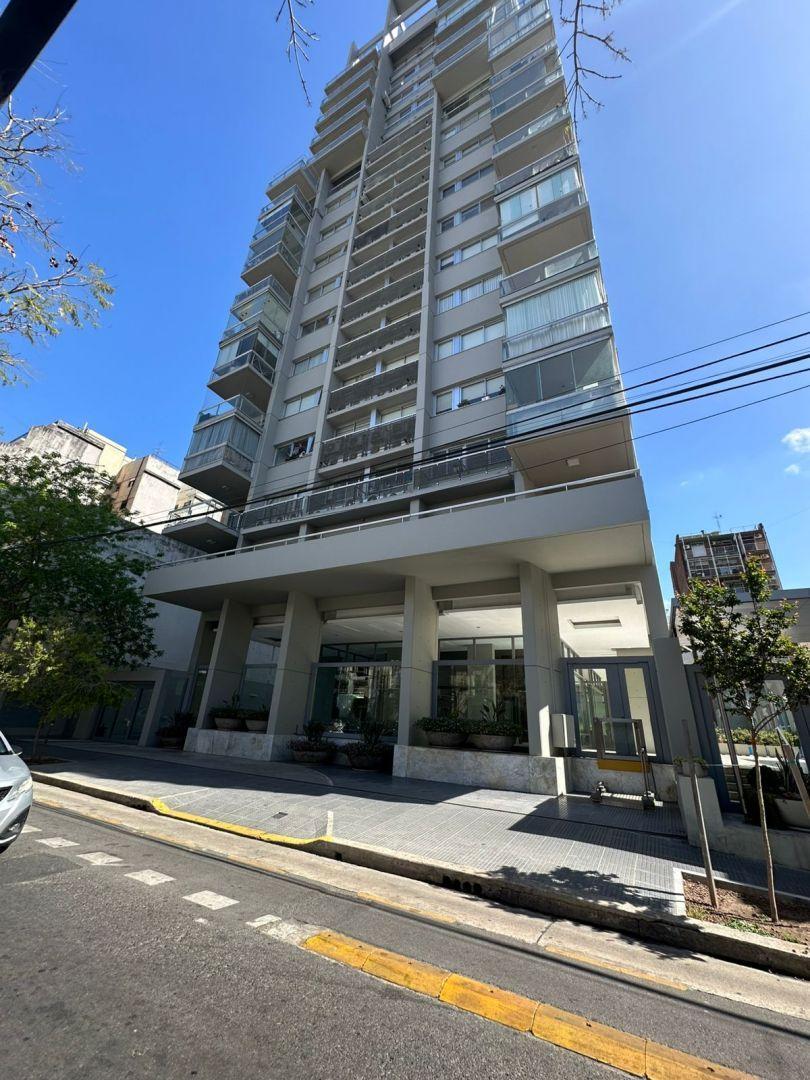 Hermoso 3 Ambientes C/ Cochera - Edificio de Categoria 2