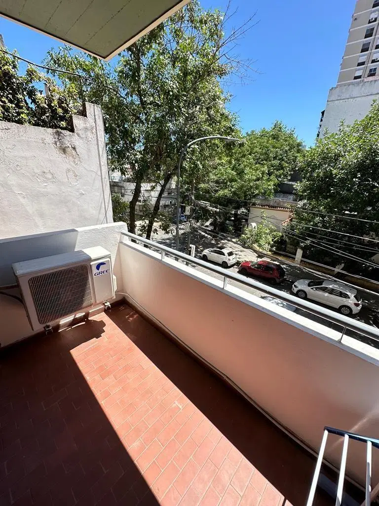 HERMOSO Y AMPLIO 2 AMBIENTES AL FRENTE CON BALCON 5