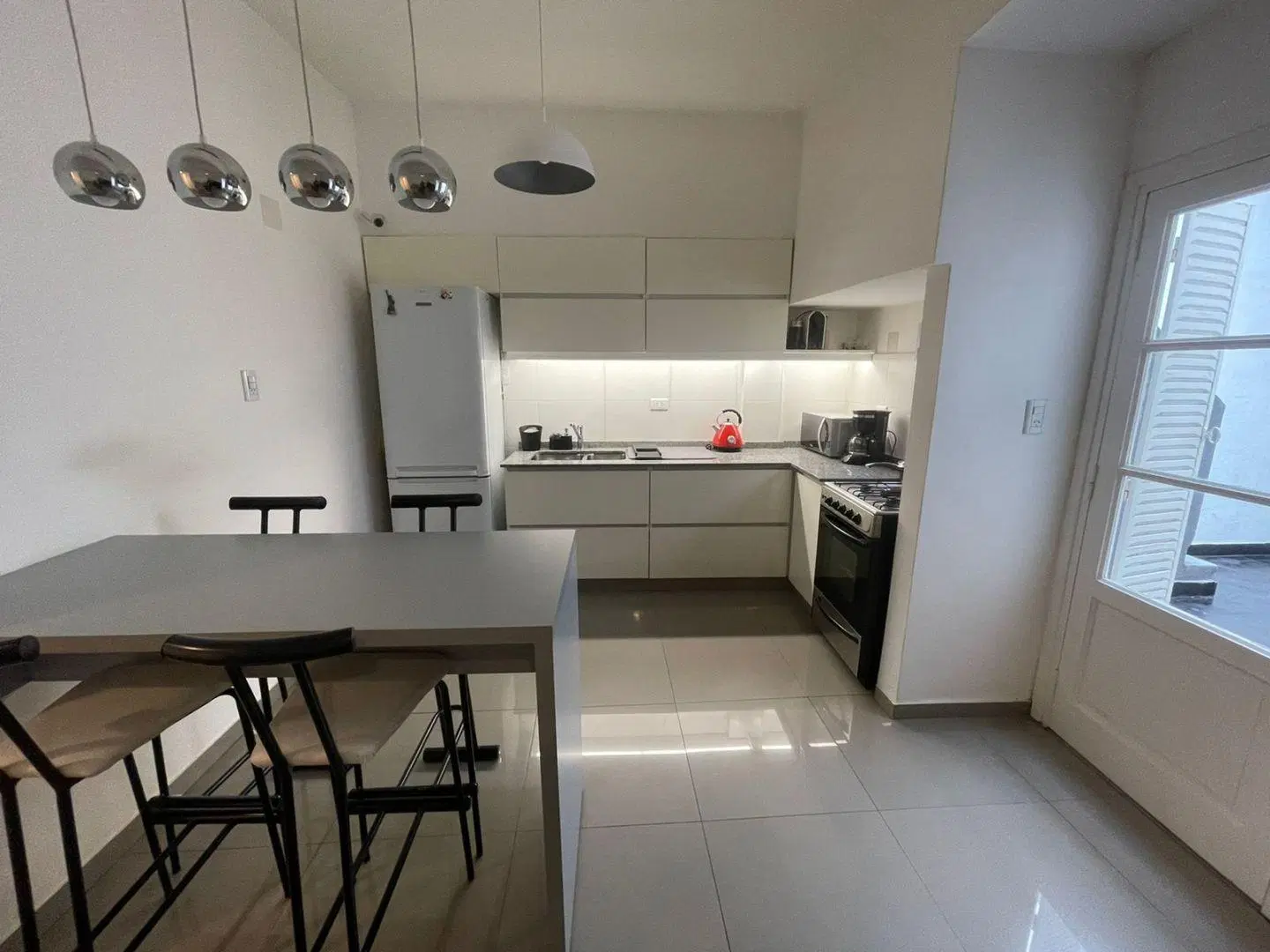 TIPO CASA RECIC. - ENT. INDEP. - COCHERA - TERRAZA - 151m2 - 4