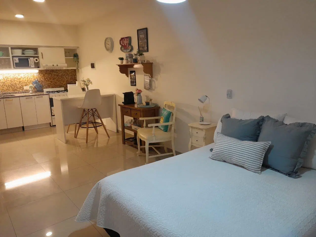 EXCELENTE MONOAMBIENTE AL FRENTE C/ BALCON - AMPLIO - APTO P 3