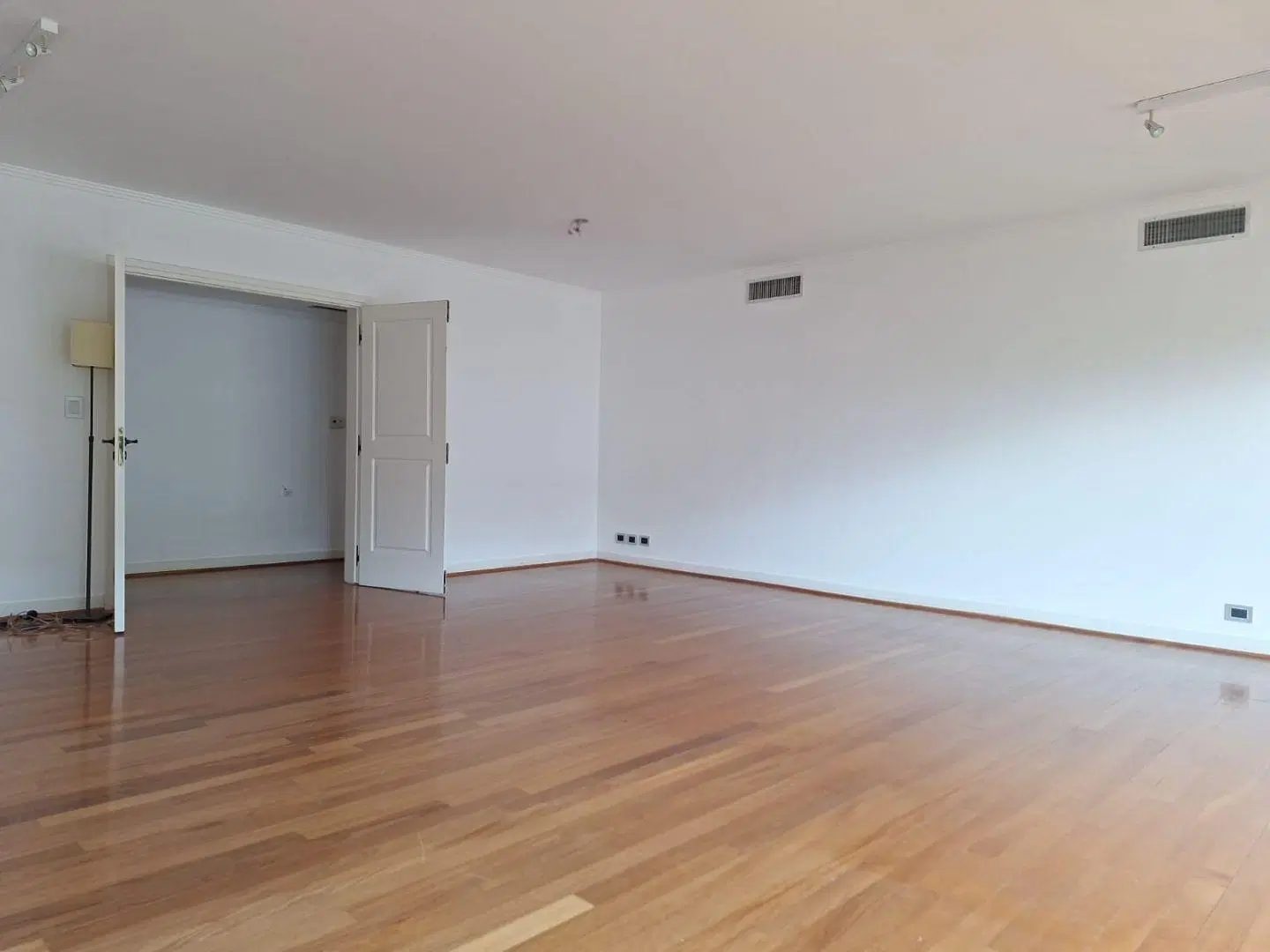 Venta de Departamento 4 Ambientes con doble cochera en Puerto Madero, Capital Fe 3
