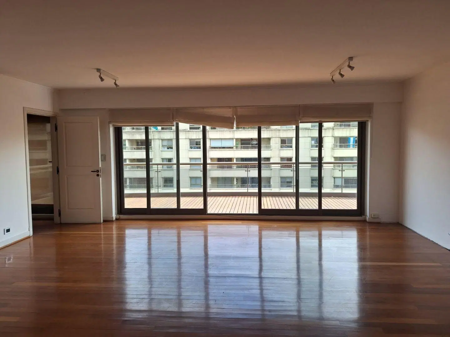 Venta de Departamento 4 Ambientes con doble cochera en Puerto Madero, Capital Fe 2