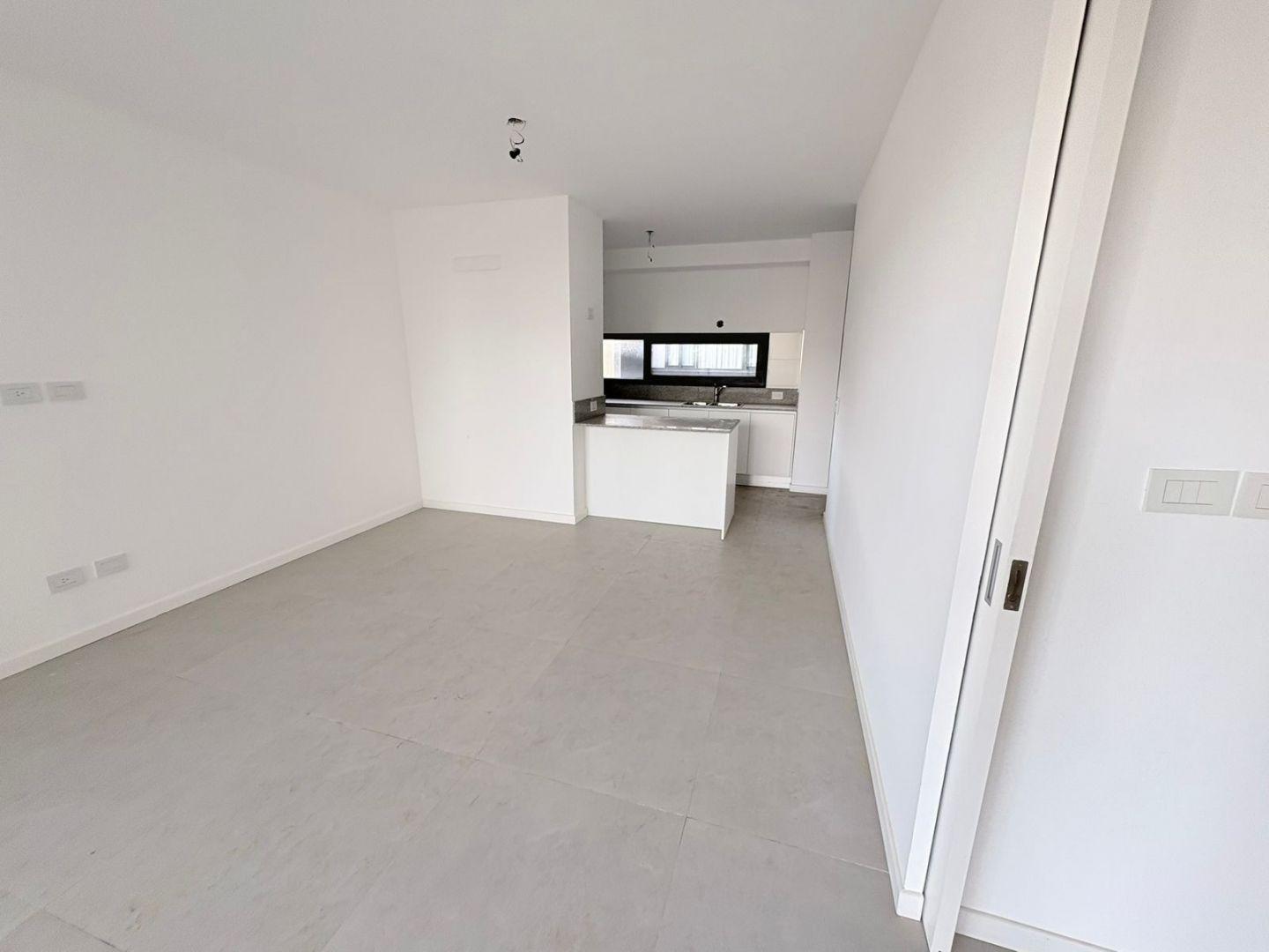 Foto de HERMOSO 2 AMB. CFTE C/ BALCON - COCHERA - FULL AMENITIES, imagen 2
