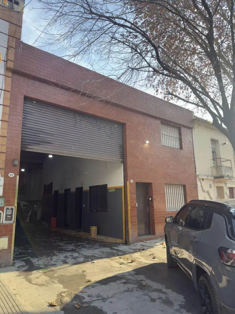 Galpón . | BUCARELLI 972 1