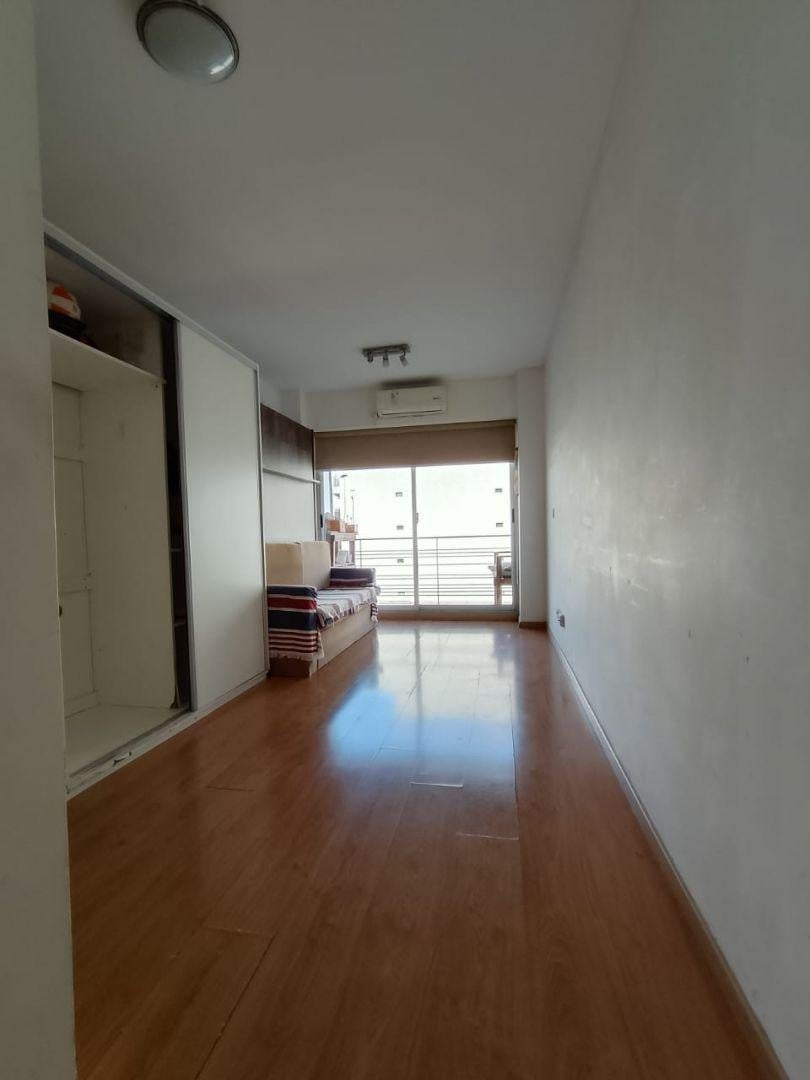 Foto de HERMOSO MONOAMBIENTE AL FRENTE CON BALCON -MUY LUMINOSO, imagen 3