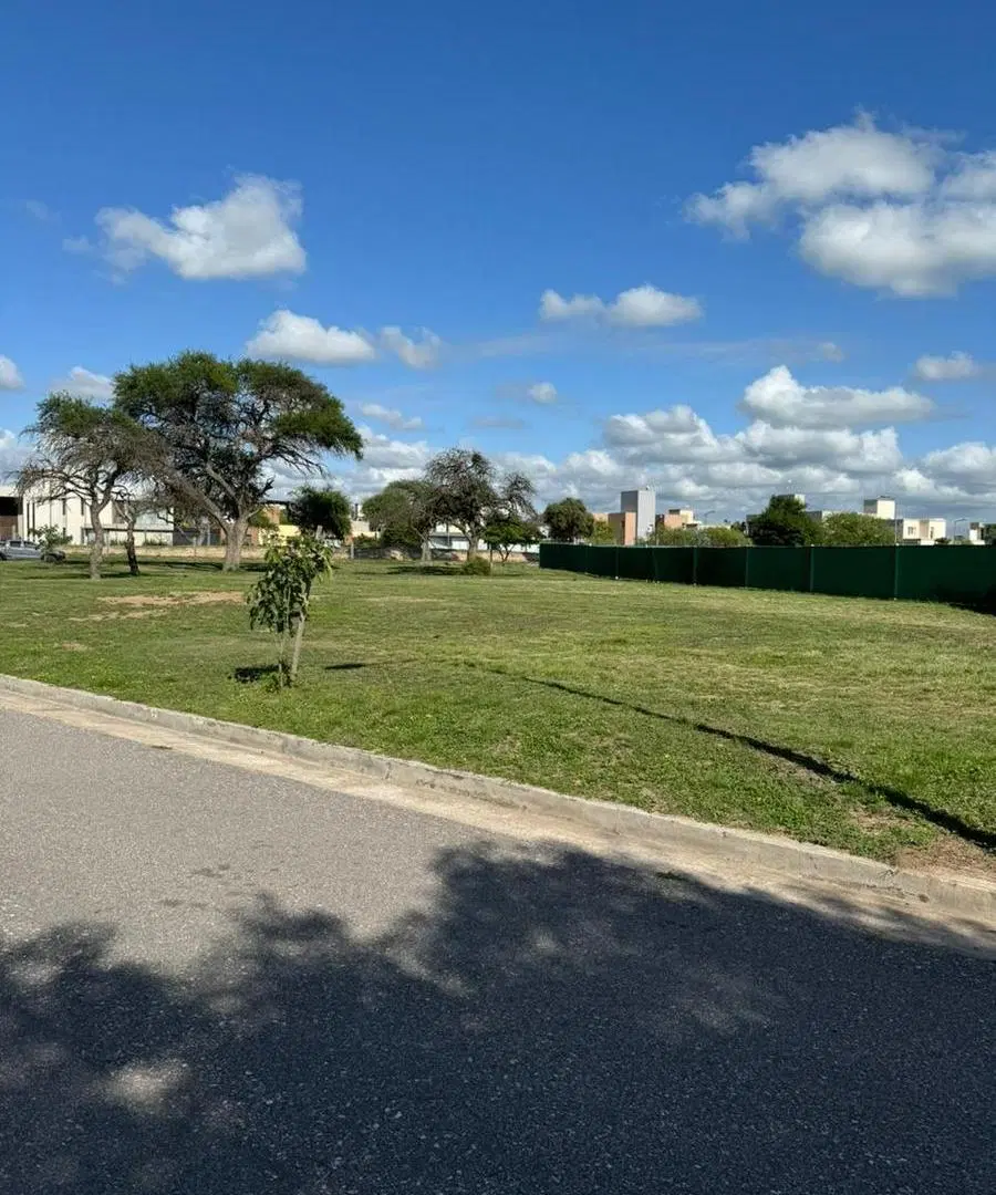 Lote ÚNICO esquina 7 Soles - Heredades - 1700m2 1