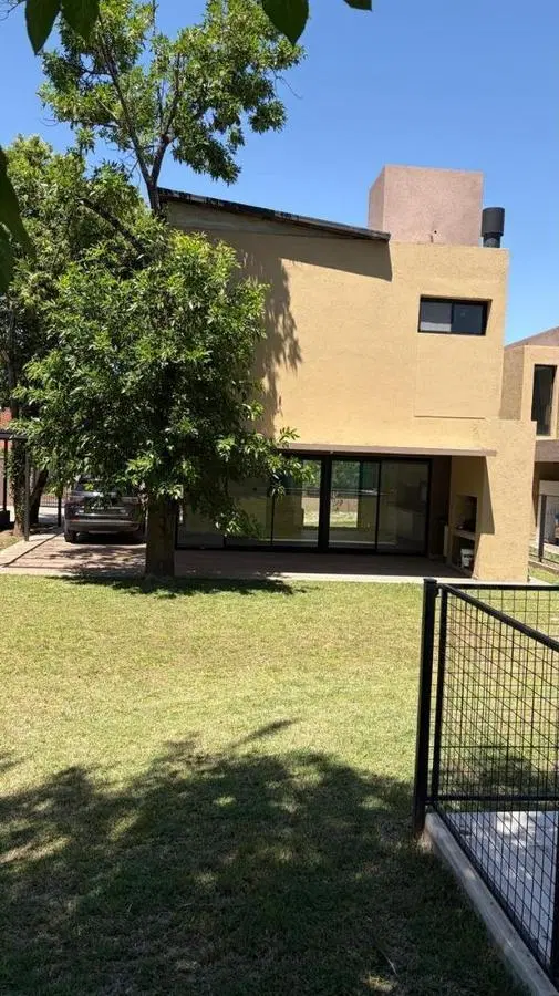 Casa en Housing 3d Seguridad 24hs - Villa Warcalde 2