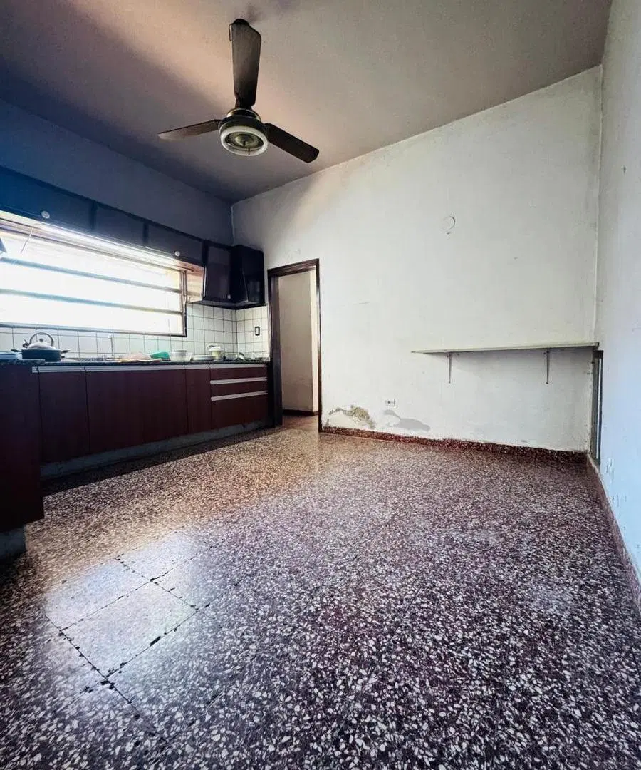 Casa excelente ubi, a reciclar, Rodriguez Del Busto al 3000 3