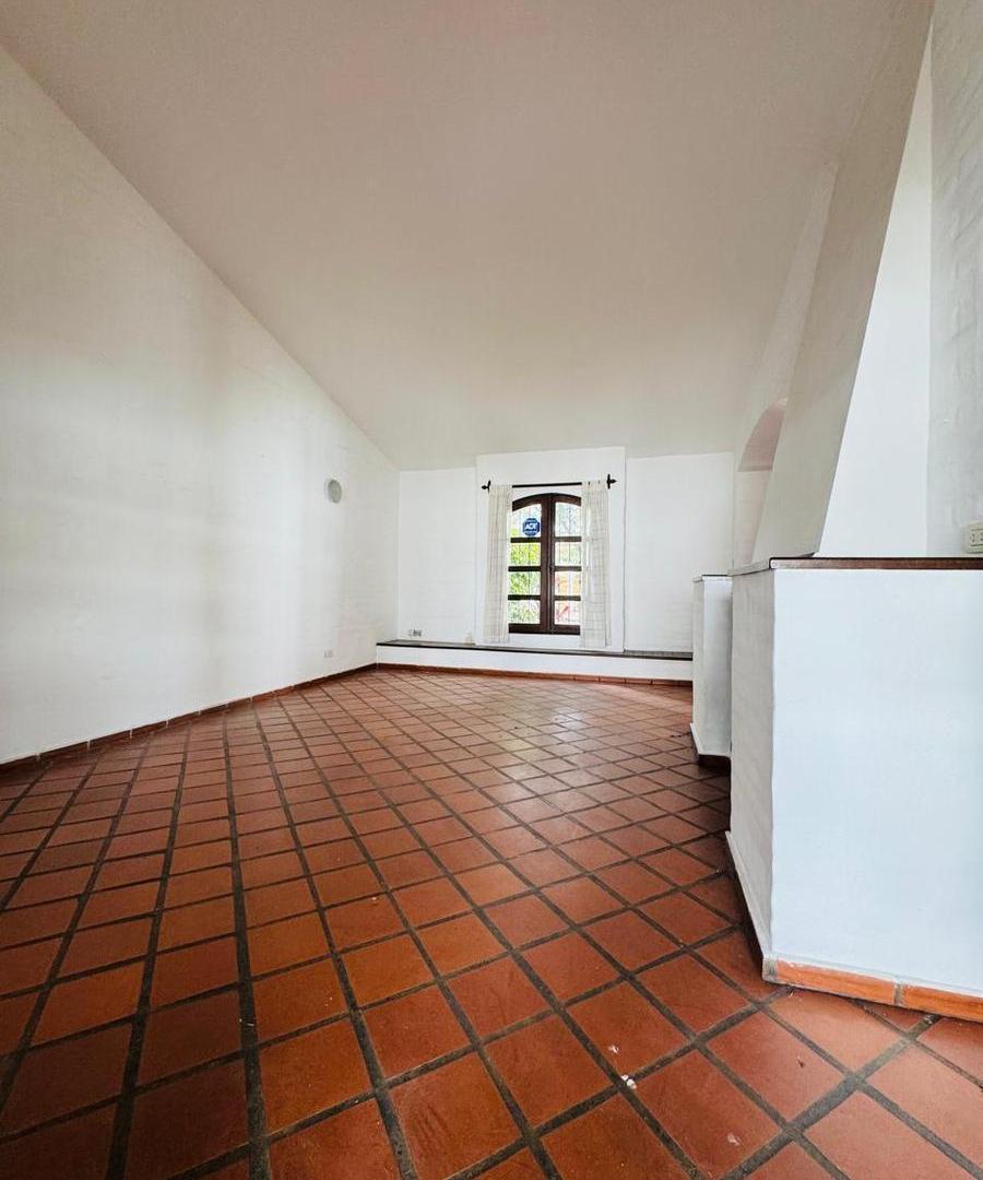 Foto de CASA DE ESTILO COLONIAL EN VENTA – BARRIO URCA, imagen 2
