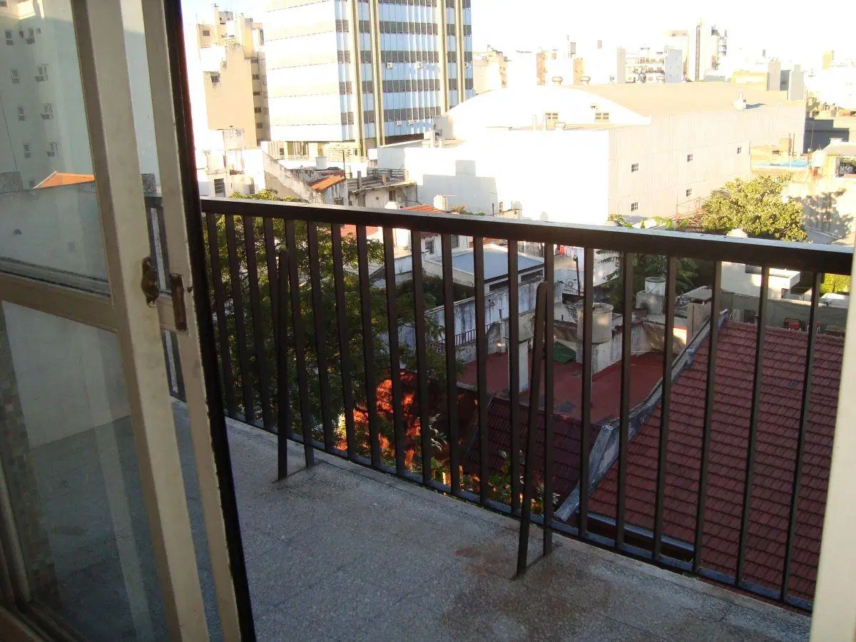 MUÑIZ 810 1 AMBIENTE AL FRENTE CON BALCON p. 5° MUY LUMINOSO COCINA SEPARADA IMPECAB EXCEL UBICACION 5