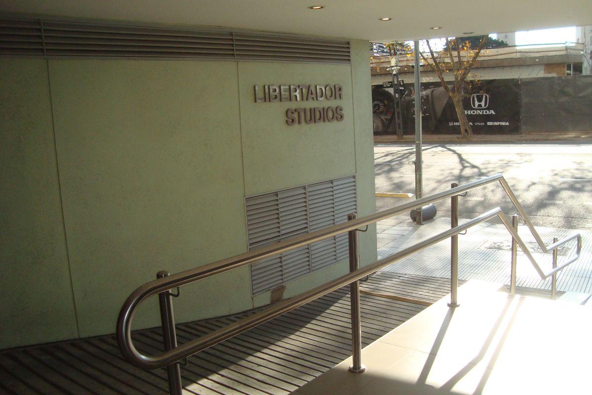 AV. LIBERTADOR 6966 OFICINA 60m2 p. 9° FRENTE PLANTA LIBRE ACTUALMENTE CON MAMPARA DIVISORIA COCHERA